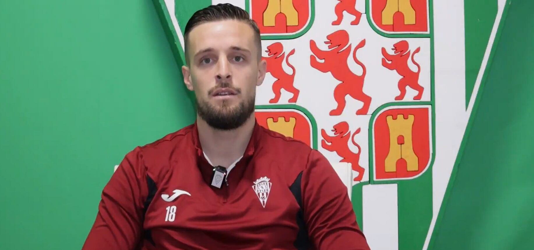 Genaro Rodríguez, atendiendo a los medios del Córdoba CF