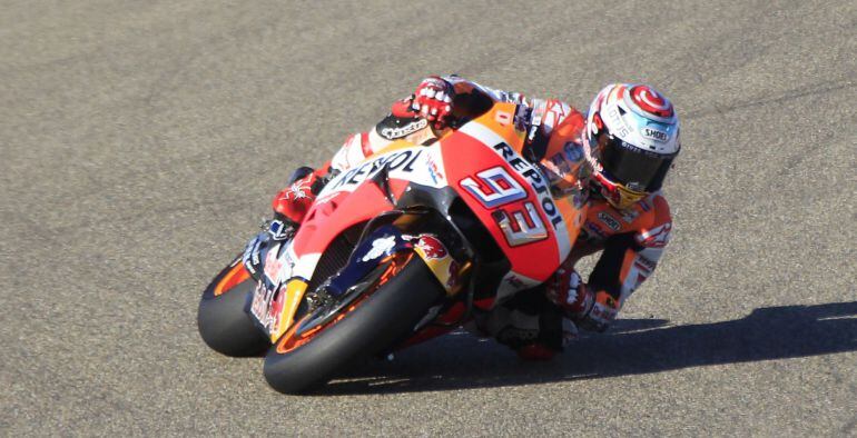 Márquez manejando su Honda por Alcañiz