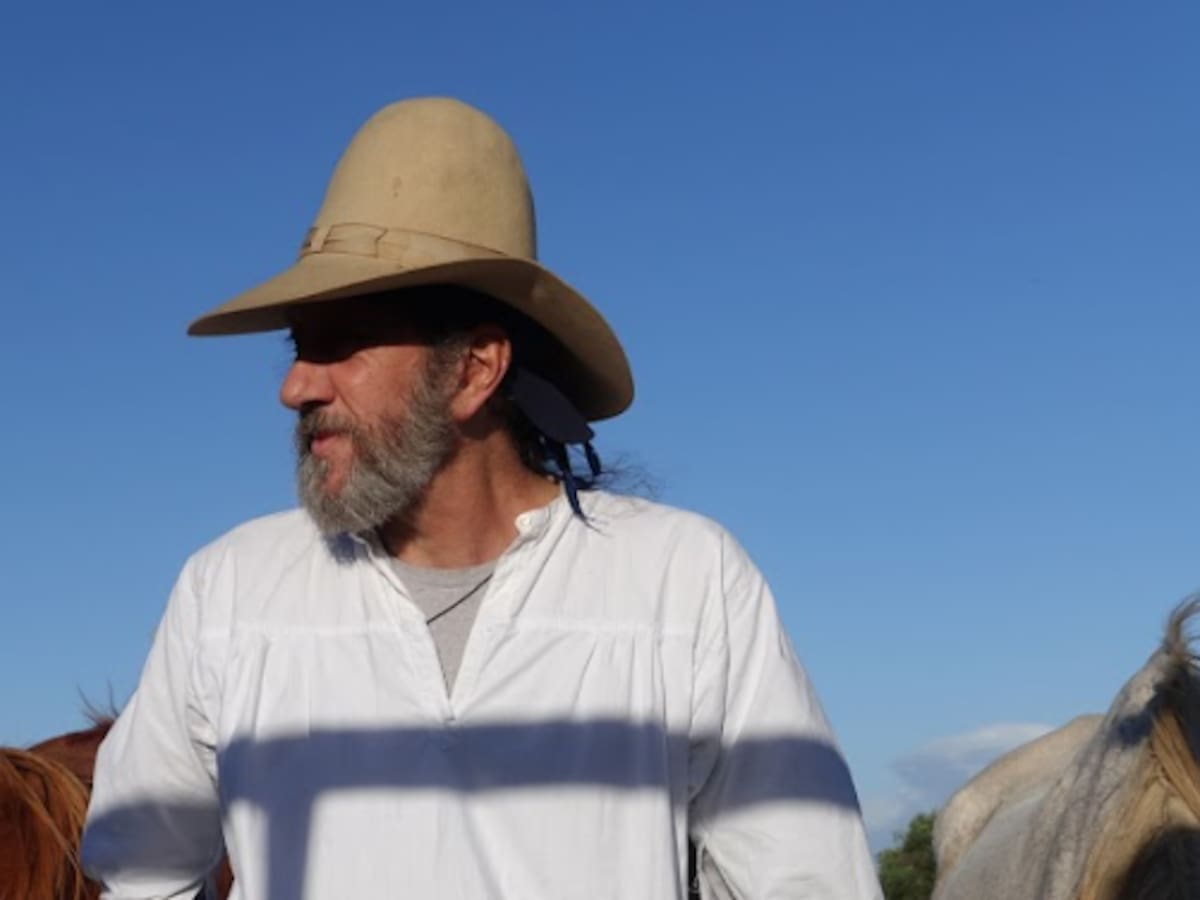 El director cántabro Gonzalo Hergueta presenta 'The Designer is Dead', el documental que rescata la figura del diseñador Miguel Adrover