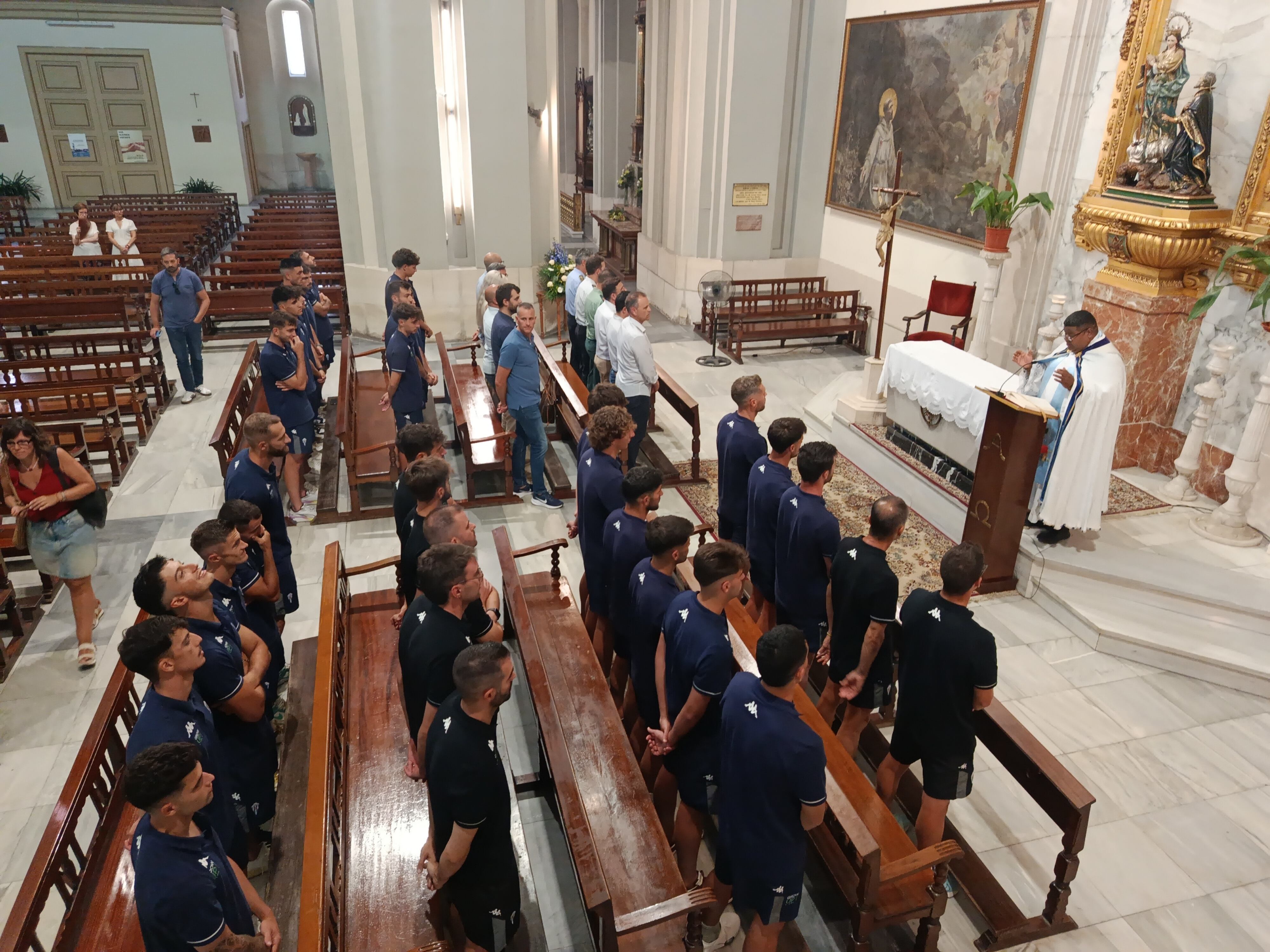 Ofrenda del Alcoyano a la Virgen de los Lirios
