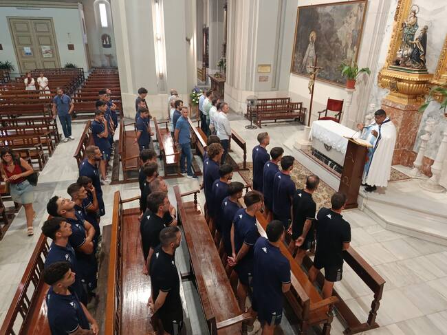 Ofrenda del Alcoyano a la Virgen de los Lirios