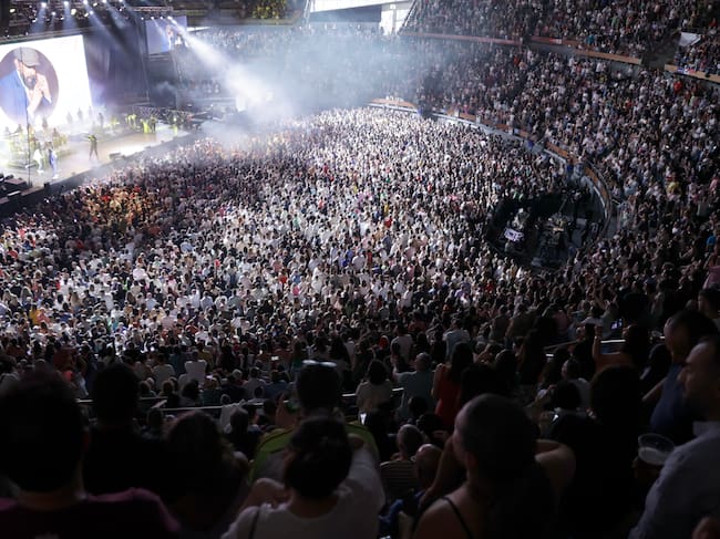 A CORUÑA, 13/07/24.- El cantautor dominicano Juan Luis Guerra, de gira por España, durante el concierto celebrado este sábado en A Coruña. EFE/Cabalar