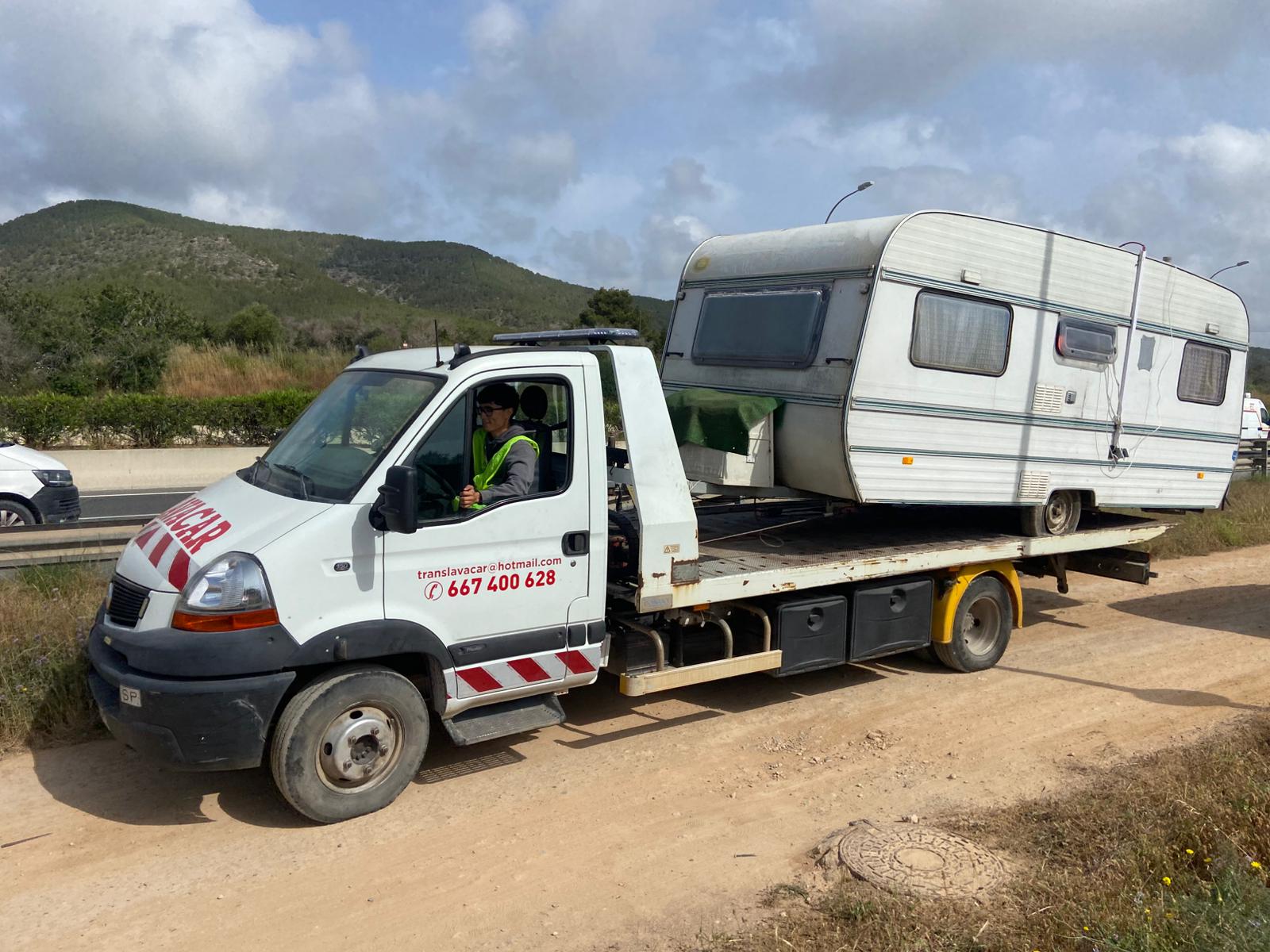 Una de las caravanas del asentamiento