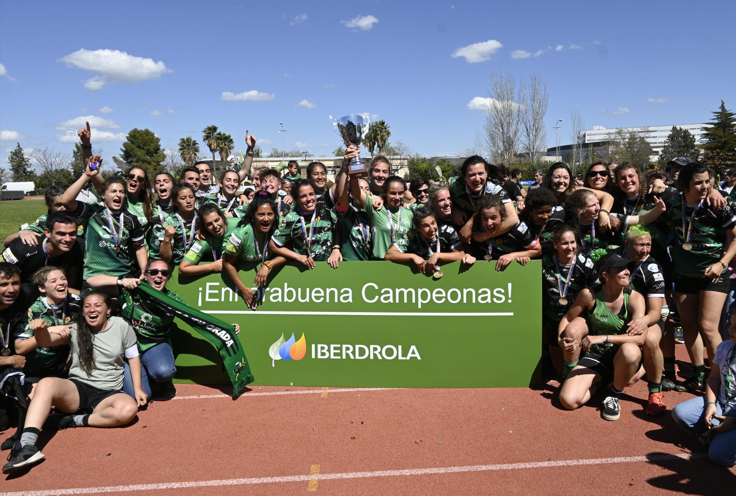 Las &quot;cocodrilas&quot; del Corteva Cocos de Sevilla, campeonas de la Liga Iberdrola de Rugby en Cáceres.