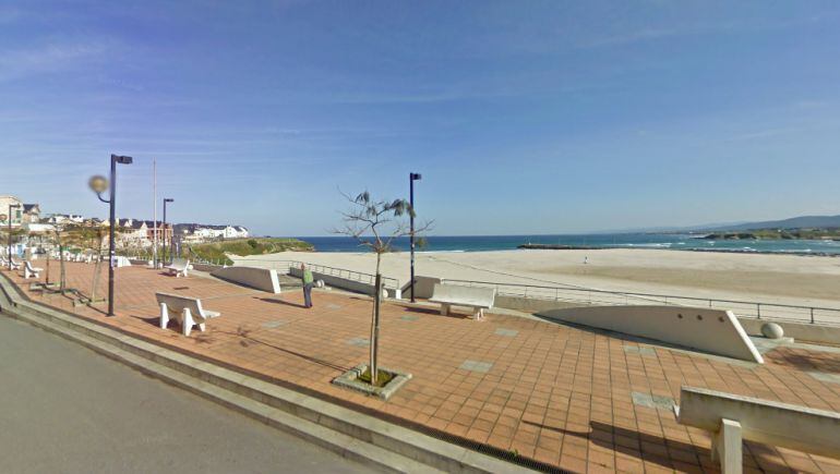 Playa y paseo de A Rapadoira, en Foz, recupera en 2018 la bandera azul que perdió en 2017.