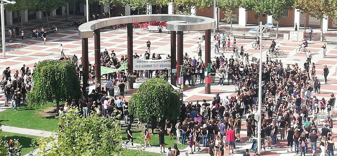 Los alumnos reclaman celeridad para poner en marcha la ampliación del instituto del barrio