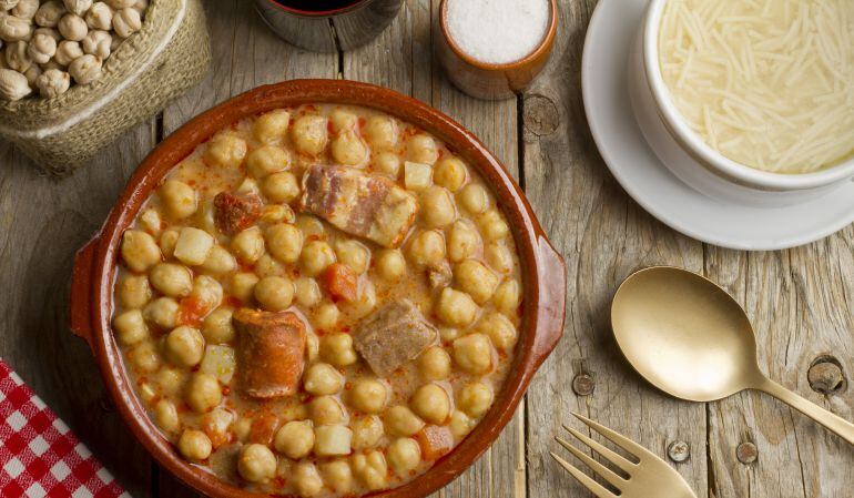 En el cocido tradicional encontramos cereales, legumbres, verduras y carne.