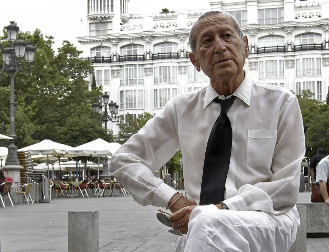 El diseñador Elio Berhanyer, uno de los grandes de la historia de la moda española