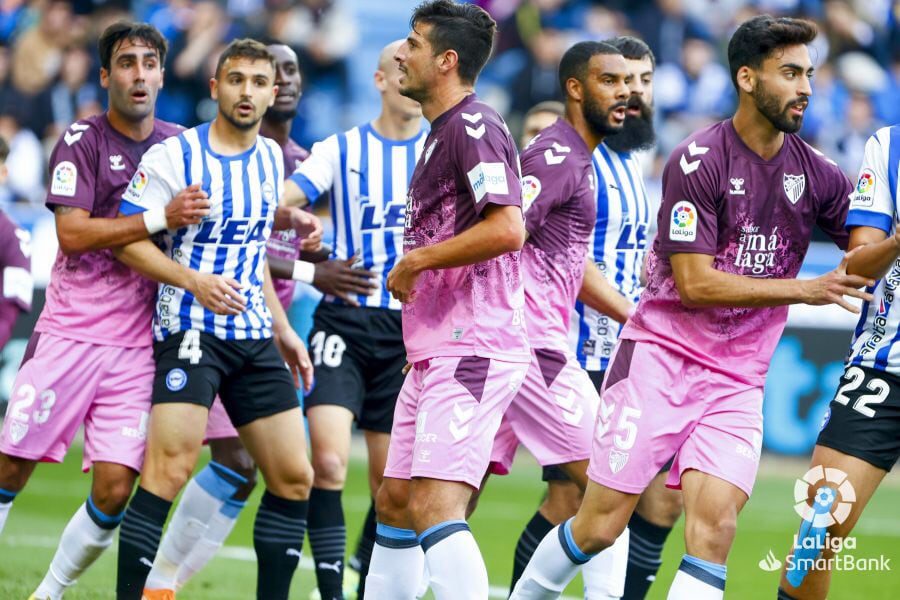 El Málaga pierde en Vitoria ante el Alavés y desciende a Primera RFEF