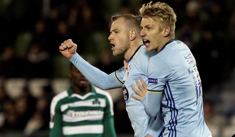 John Guidetti celebra un gol en Atenas