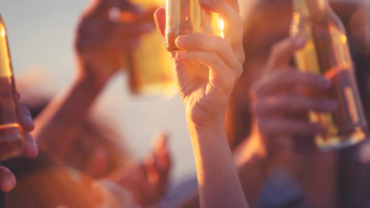 Mitos sobre el consumo de alcohol: ni combate el frío ni favorece el sexo