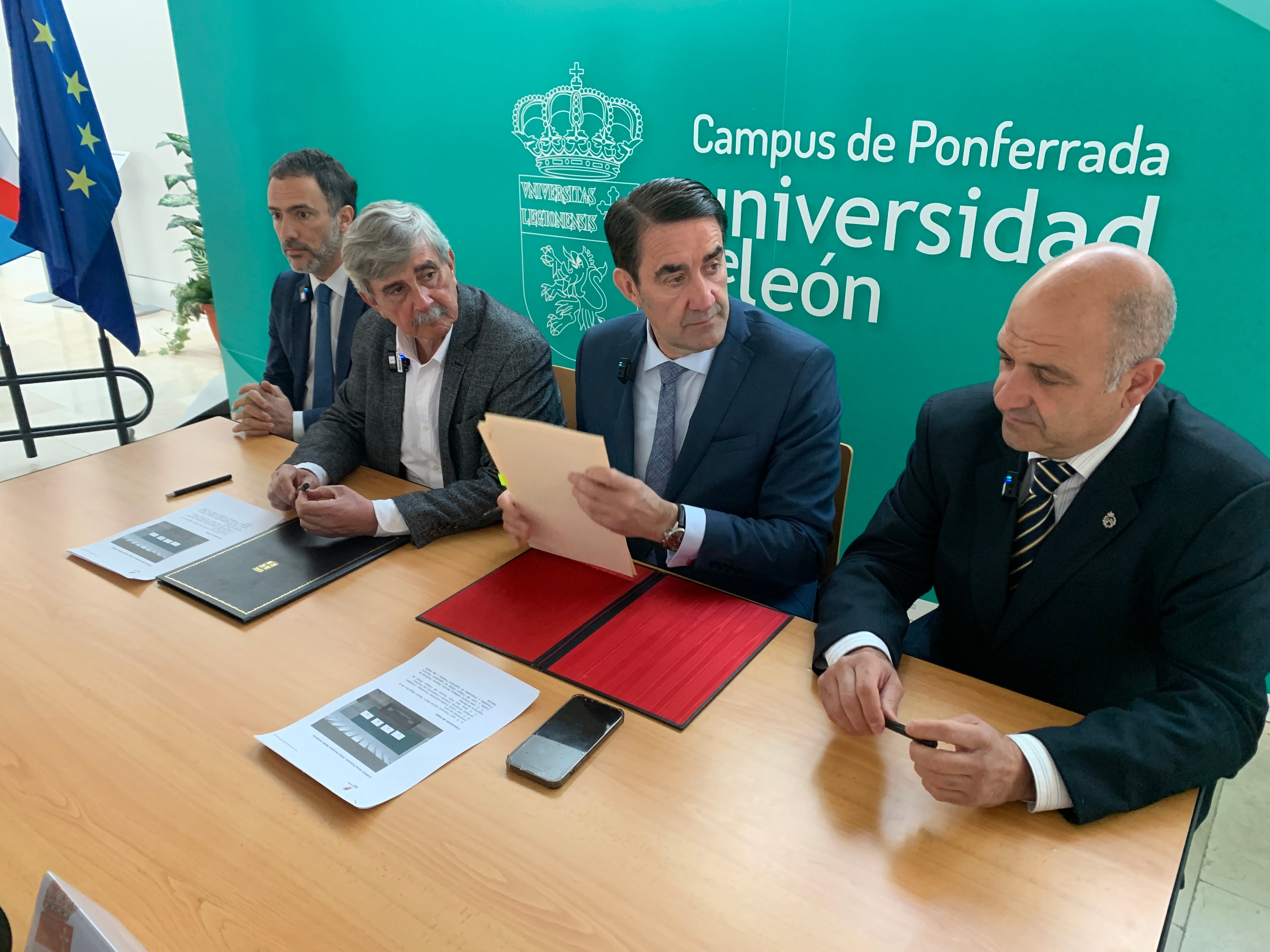 Firma del convenio con la Junta de Castilla y León