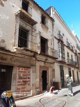 Actuación de los bomberos en la calle Bizcocheros