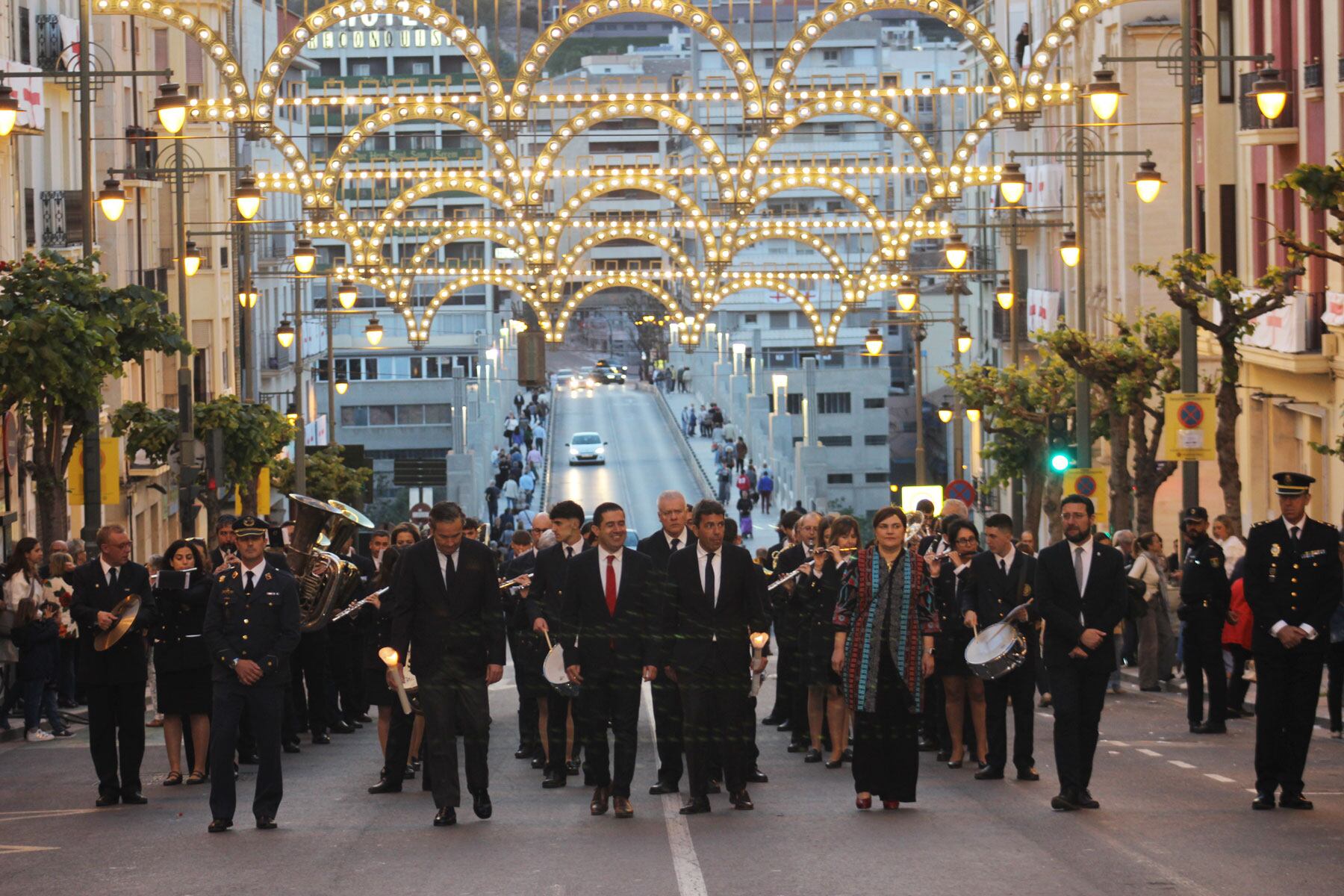 Carlos Mazón, junto a Toni Francés, durante la procesión del Traslado