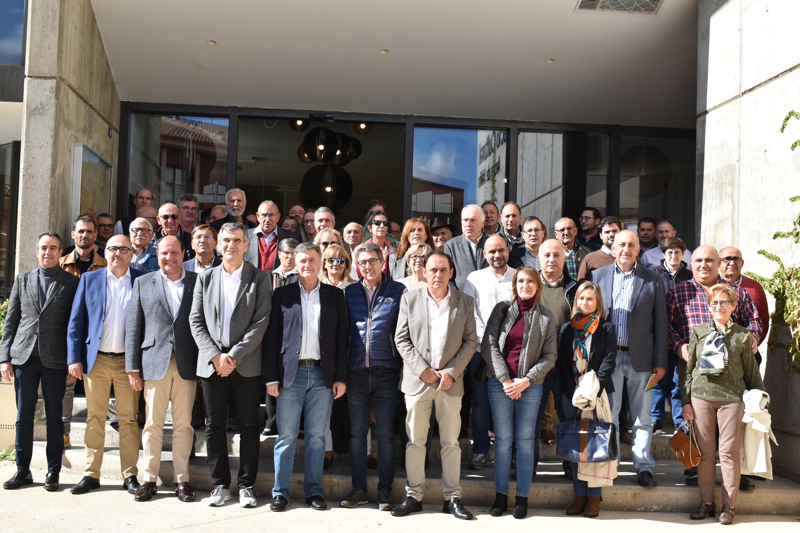 Foto de familia del Intermunicipal del PP de Soria celebrado en Arcos de Jalón.