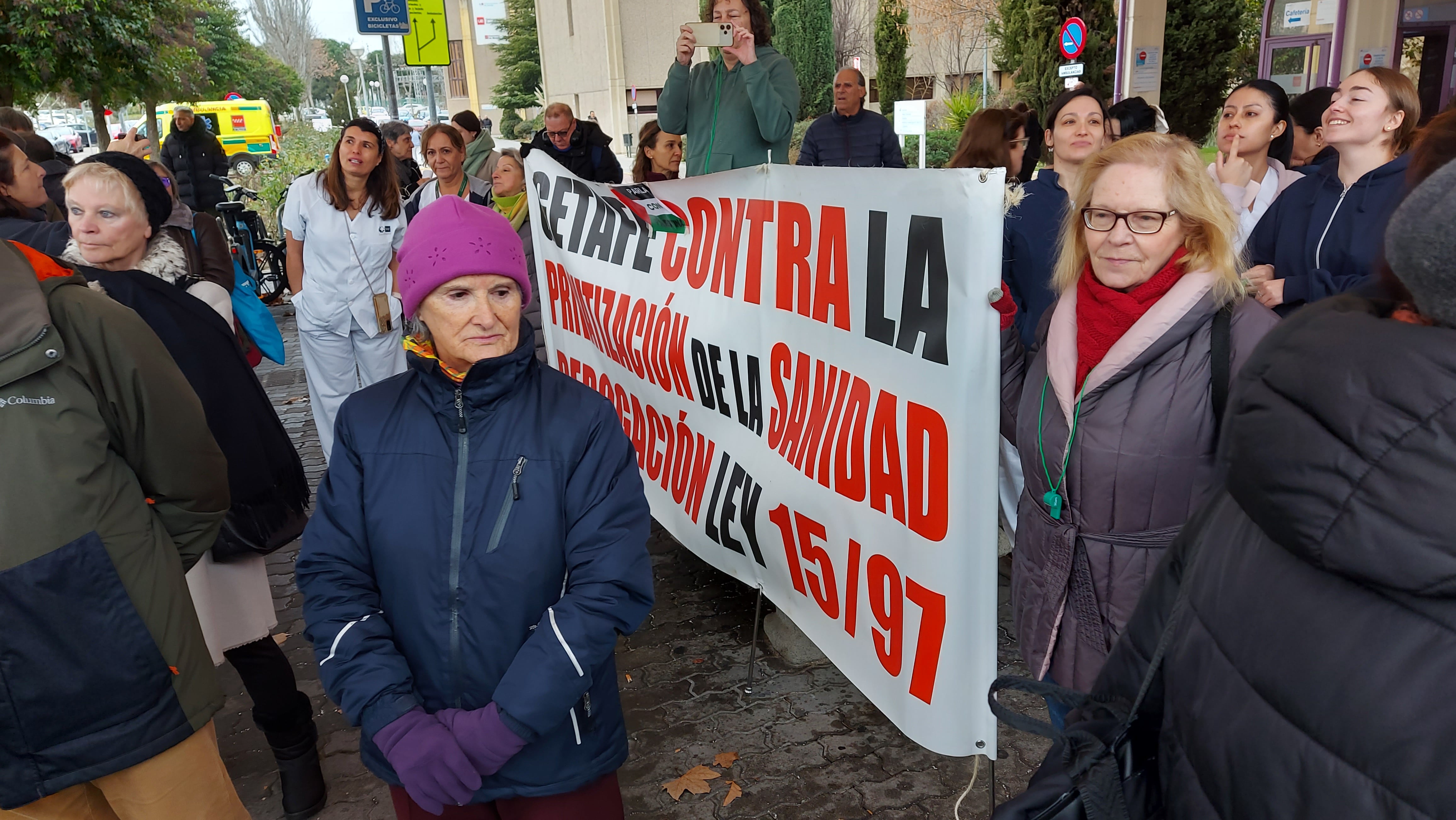La pancarta en defensa de la sanidad pública en la concentración