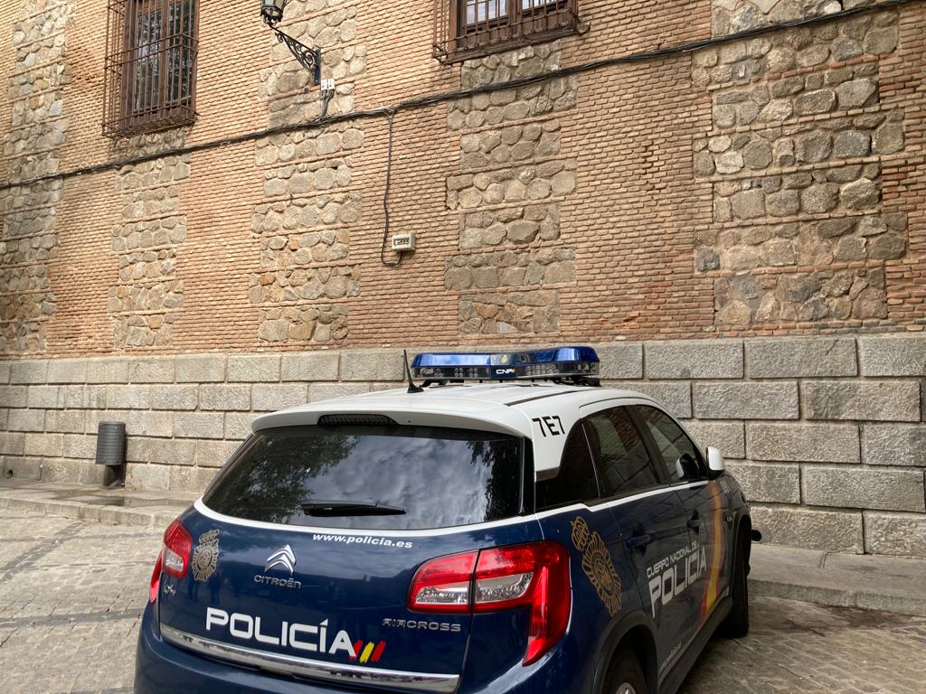 Imagen de archivo de un coche patrulla de la Policía Nacional en Toledo