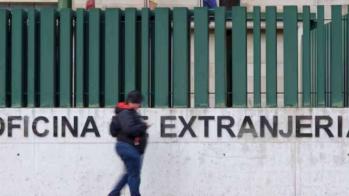 Belinda Ntutumu (Regularización Ya), y Juan Guirado (Convivir Sin Racismo) en Hoy por Hoy Murcia