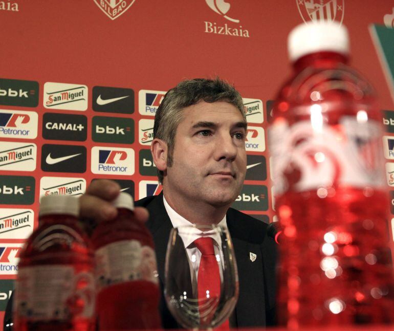 GRA072. BILBAO, 04/06/2015.- El presidente del Athletic Club, Josu Urrutia, durante la rueda de prensa que ha ofrecido para hacer balance de la temporada recién finalizada. EFE/Luis Tejido