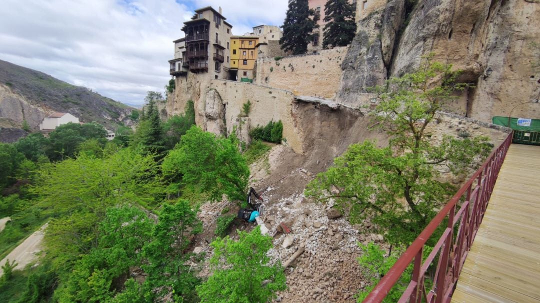 Muro derruido de la calle Canónigos que une las Casas Colgadas de Cuenca con el puente de San Pablo.