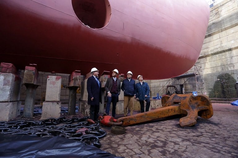 Antonio Muñoz ha visitado distintas empresas radicadas en la ampliación de la Zona Franca del Puerto de Sevilla