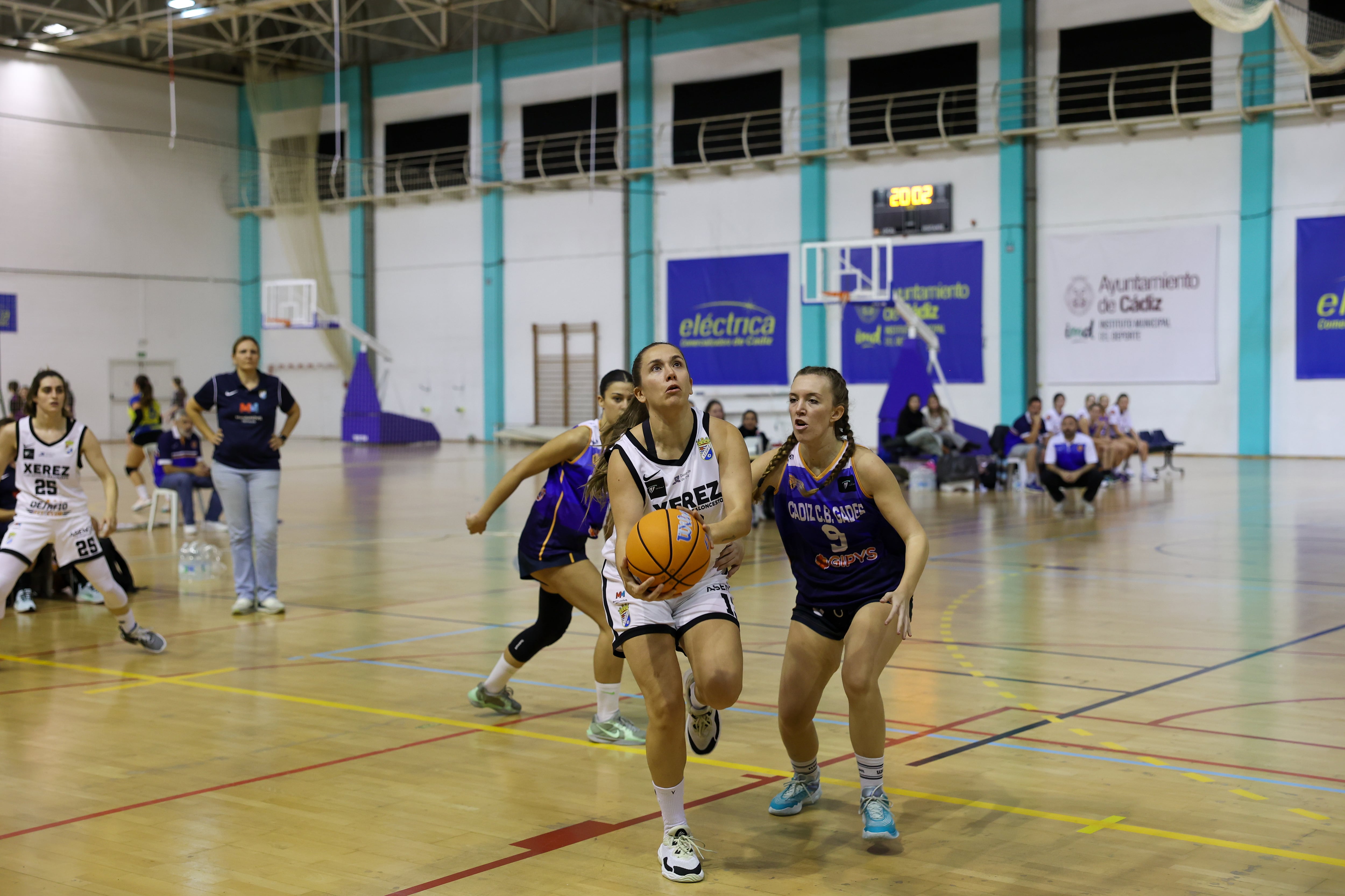 Partido entre el Xerez CD Baloncesto y el Gades