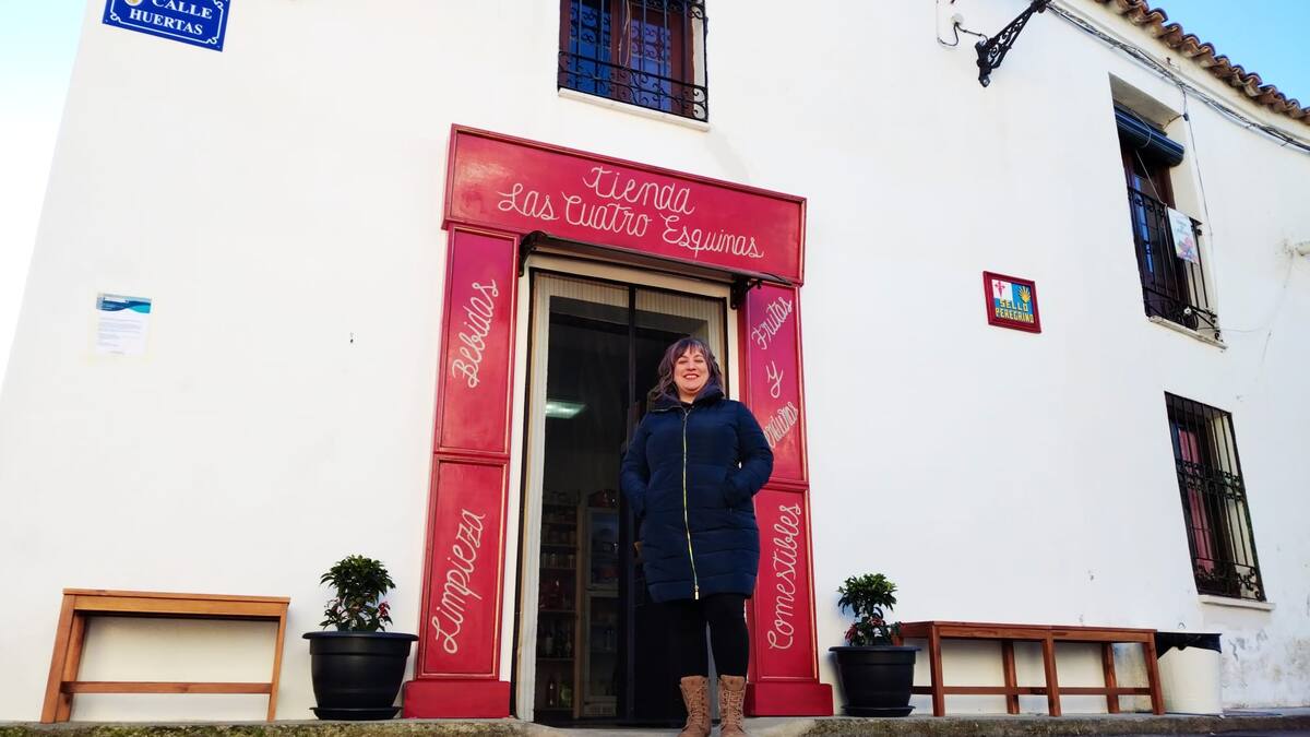 Abren una tienda 40 años después y dan vida a un pequeño pueblo de Cuenca