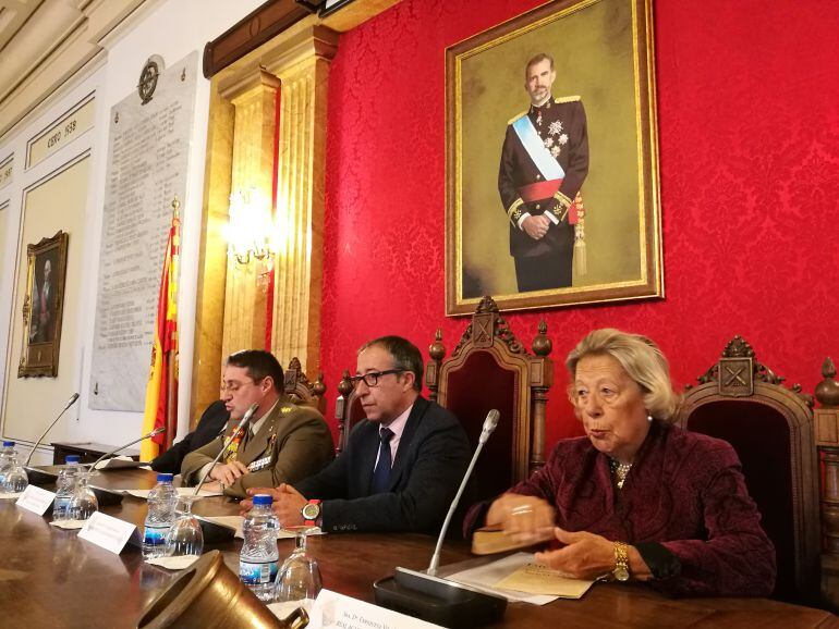 Imagen de la inauguración del Simposio Internacional en el salón de actos de la Academia de Artillería