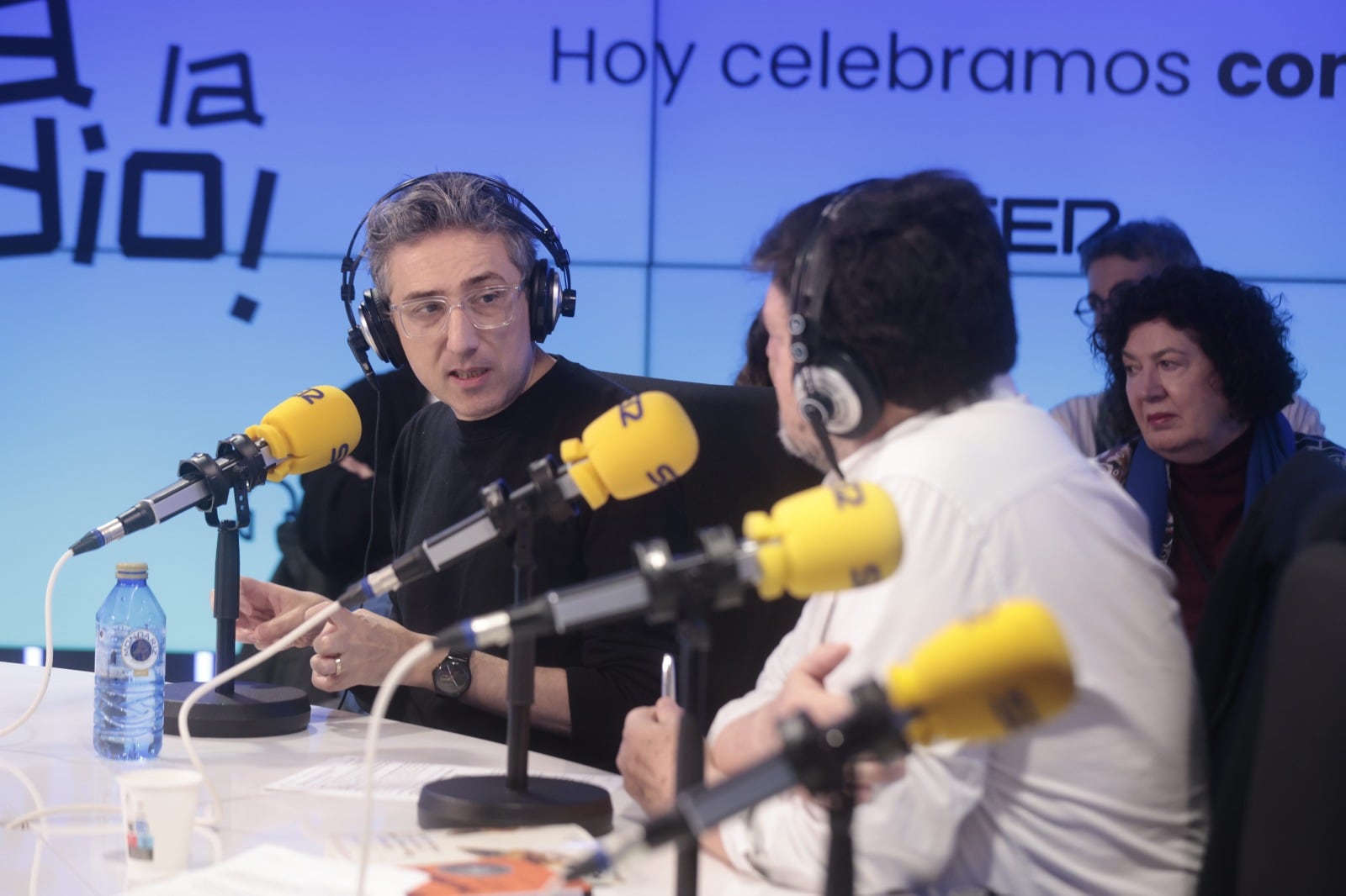 Patricio Pron durante una entrevista en 'Hoy por Hoy'