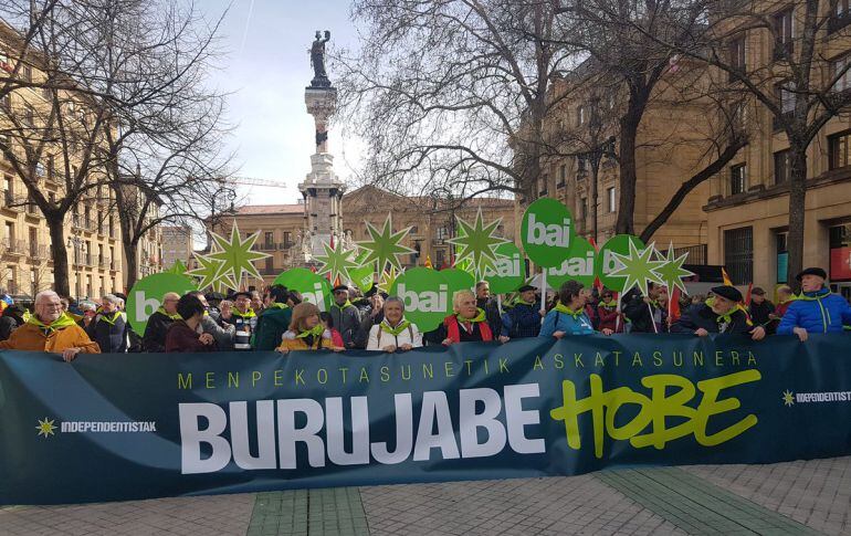 Miles de personas han secundado la convocatoria de Independentistak Sarea en Pamplona