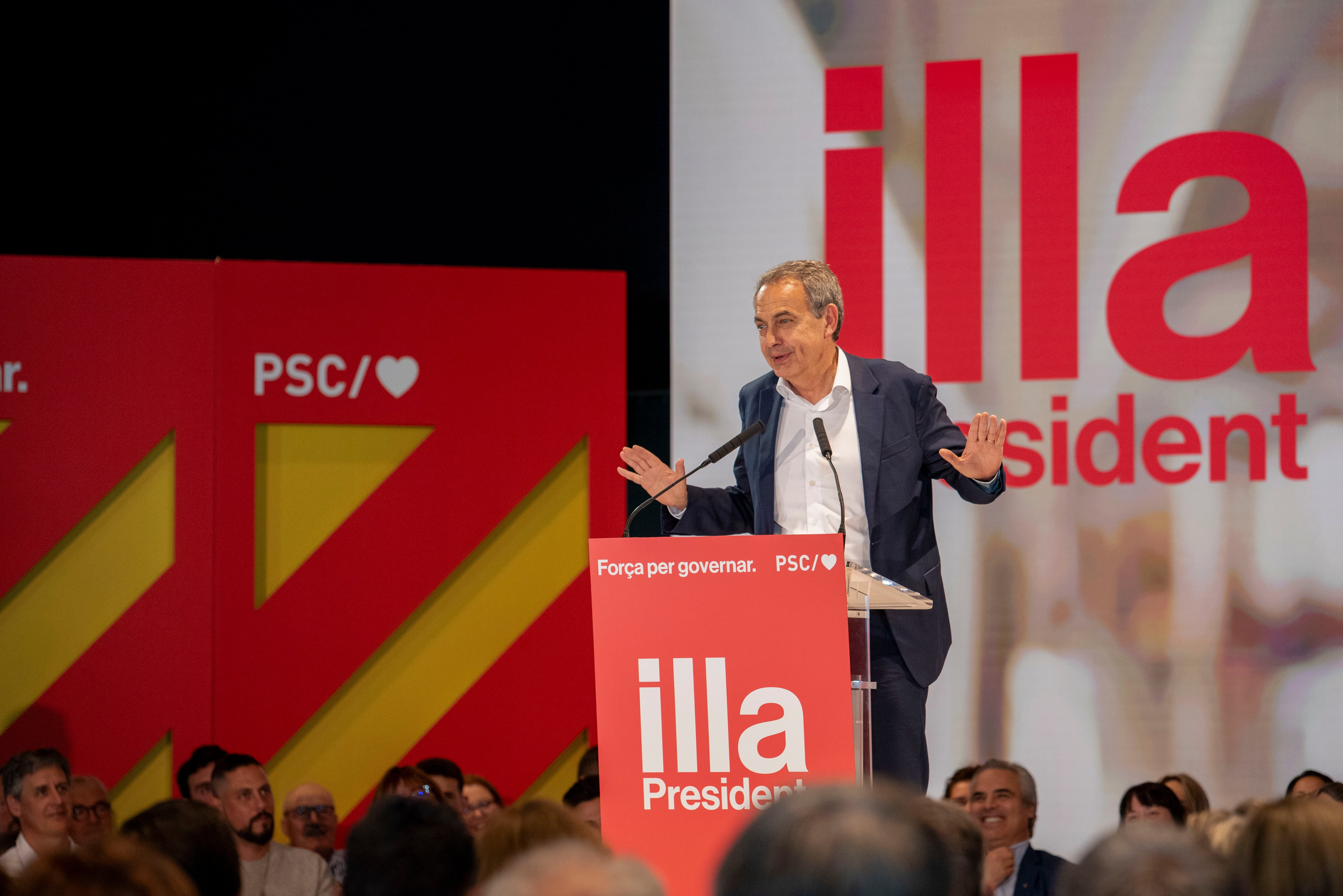 LLEIDA, 26/04/2024.- El ex presidente del Gobierno José Luis Rodríguez Zapatero pronuncia un discurso durante un acto electoral del PSC en Lleida, este viernes. EFE/ Alejandro López
