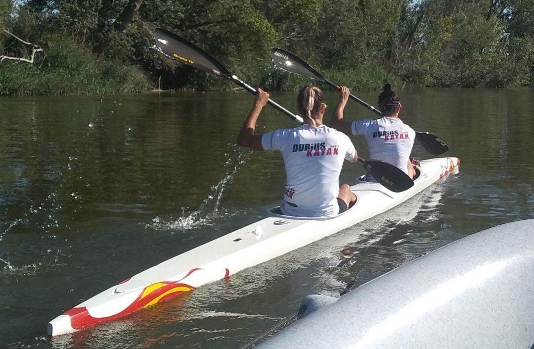 Eva Barrios y Laura Pedruelo, campeona y subcampeona de España, entrenando