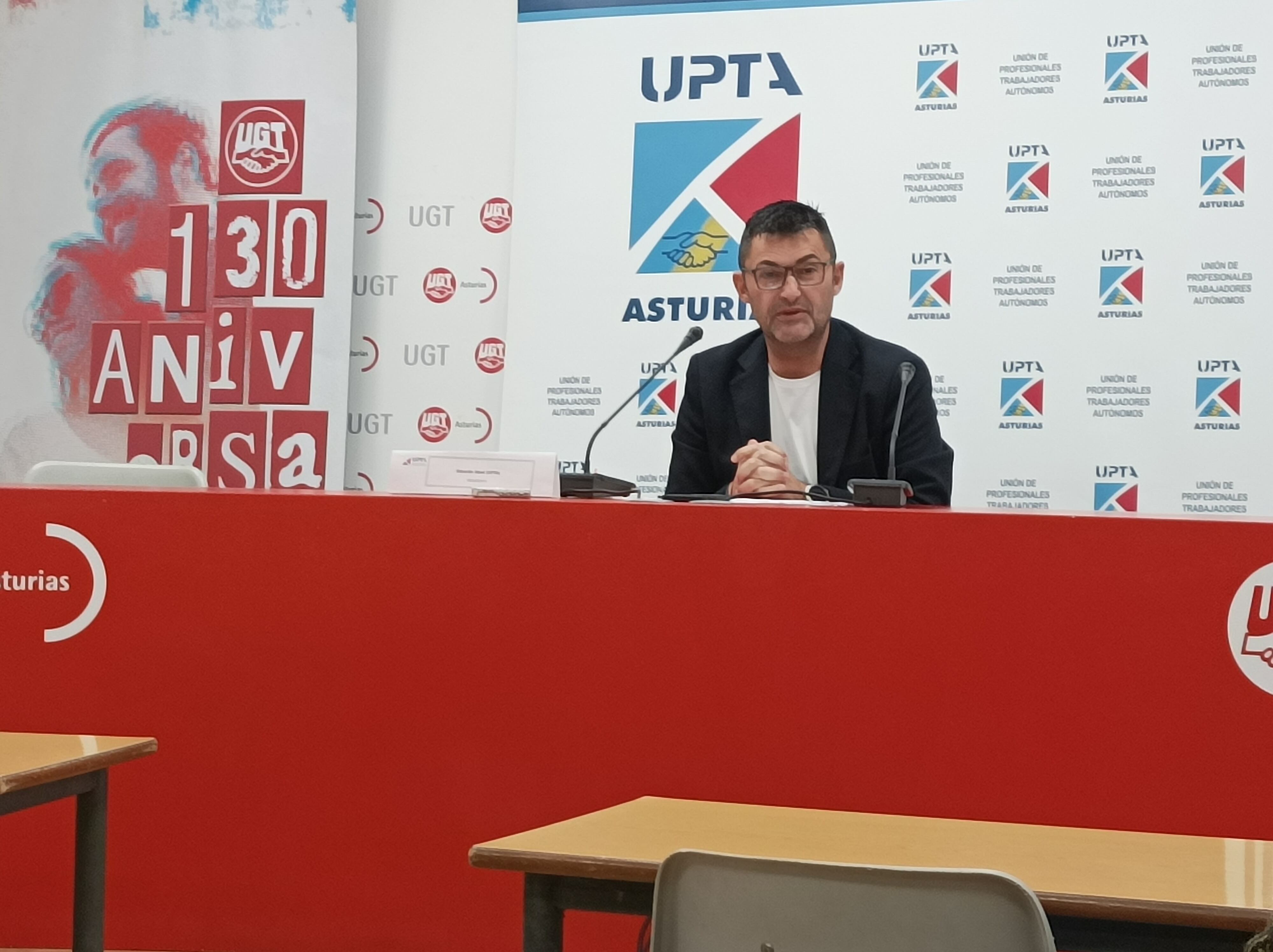 Eduardo Abad, esta mañana en la sede de la UGT, en Oviedo