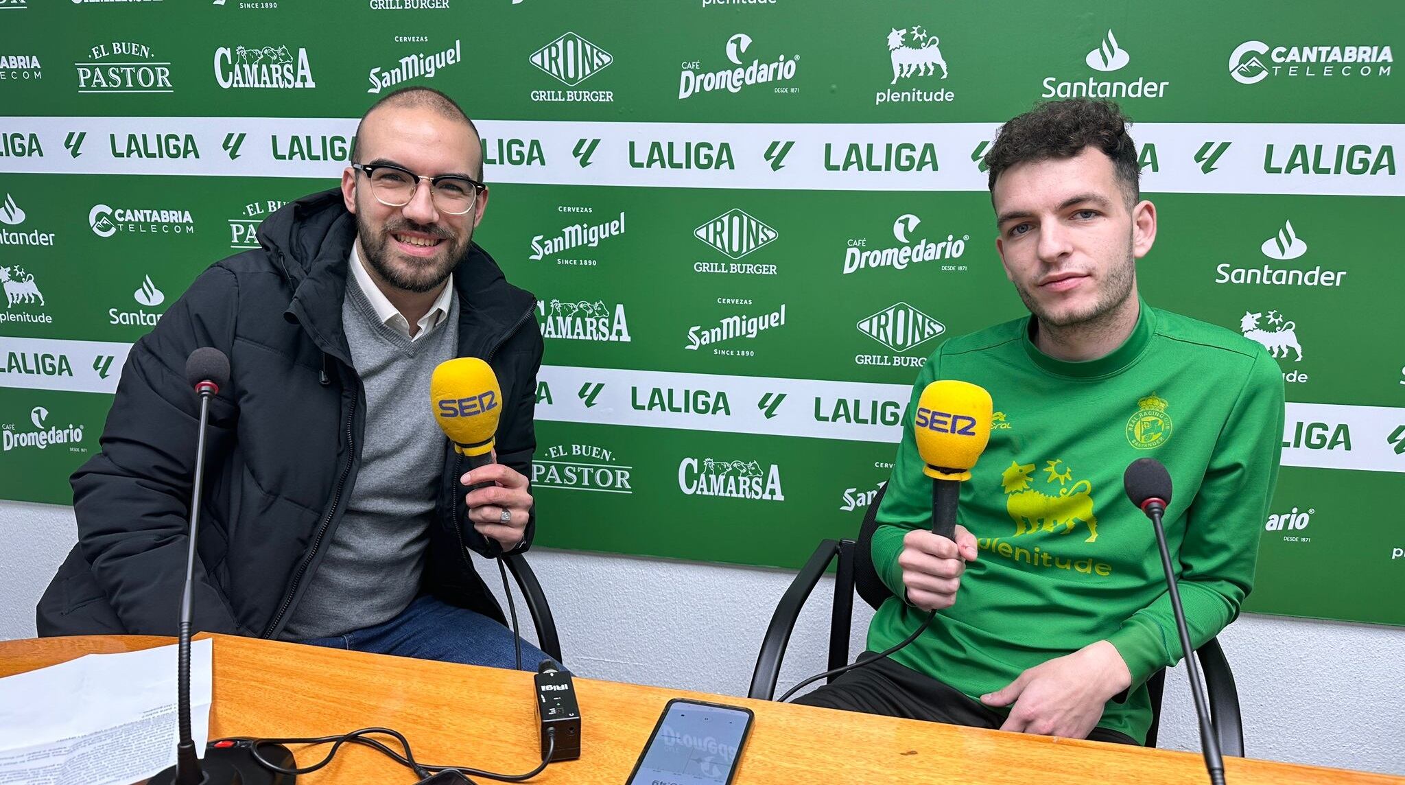 Entrevista de Óscar García Mayo con Iñigo Vicente, jugador del Racing.