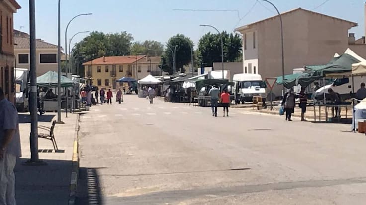 Entrevista a Diego Vicente Jareño, presidente de la Asociación de Vendedores Ambulantes de Castilla-La Mancha. Jareño es villarrobledense y cuenta la difícil situación que están viviendo con el cierre de mercadillos