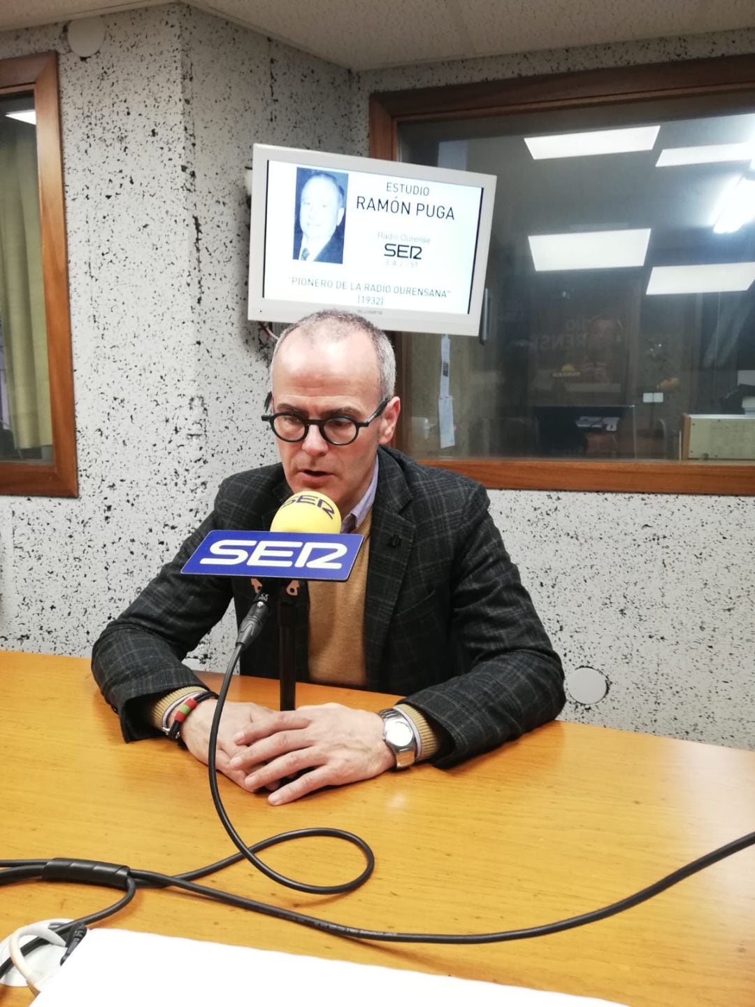 El alcalde de Ourense en el estudio Ramón Puga