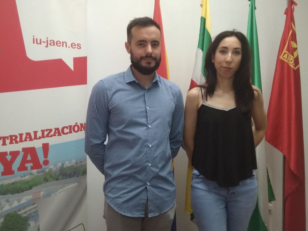 Los concejales de IU Carmelo Gragera y Sheila Carmona.