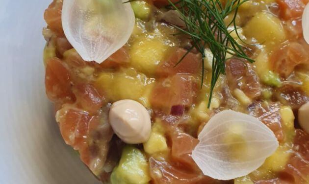 Tàrtar de salmó amb alvocat i mango