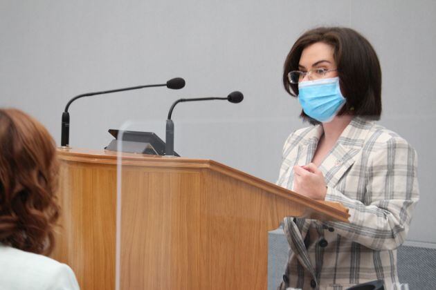 Toñi Abenza durante una intervención en la Asamblea Regional