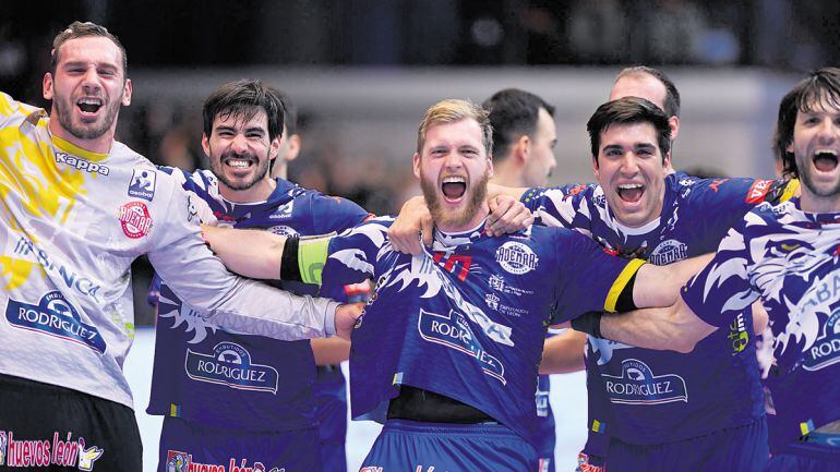 La plantilla del Ademar está preparada para volver al trabajo