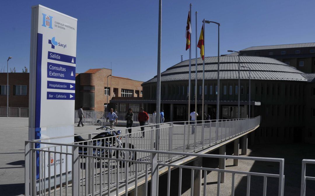 Fachada principal de entrada al complejo hospitalario de Segovia