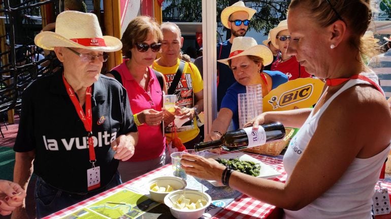 El stand de &#039;E para comer, Lugo&#039; en una etapa de la última Vuelta a España