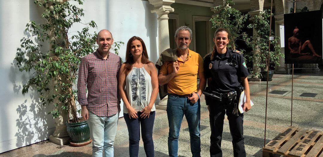 Asistentes a la reunión del proyecto &#039;Brigada Adolescente Anticiberbullying&#039;.