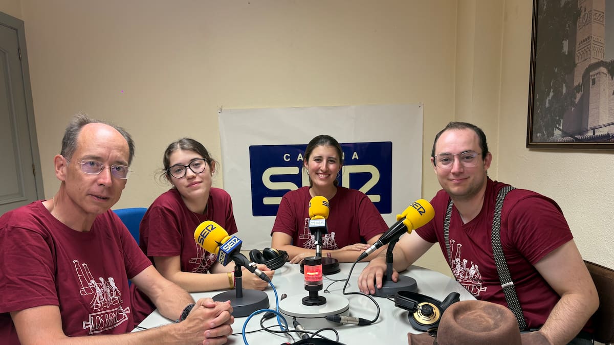 Hablamos con los alumnos que están excavando en Los Bañales
