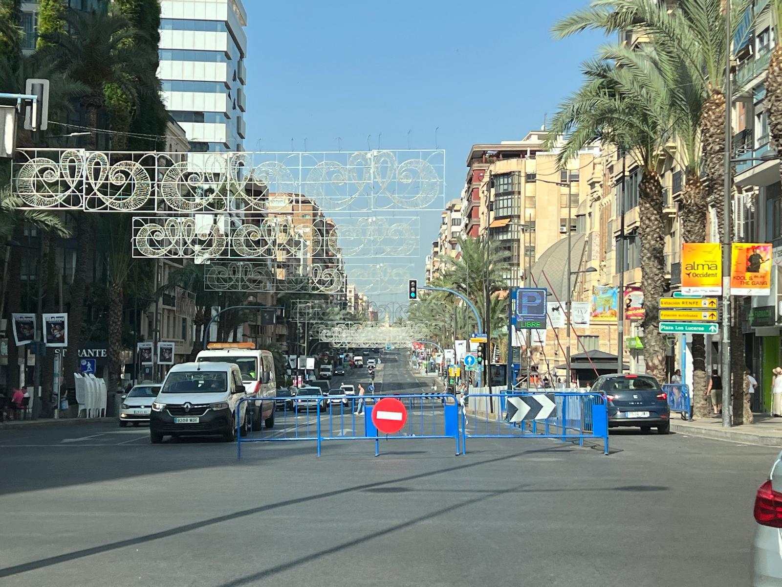 Circuito restringido al tráfico en el inicio de los días grandes de las Hogueras de Alicante