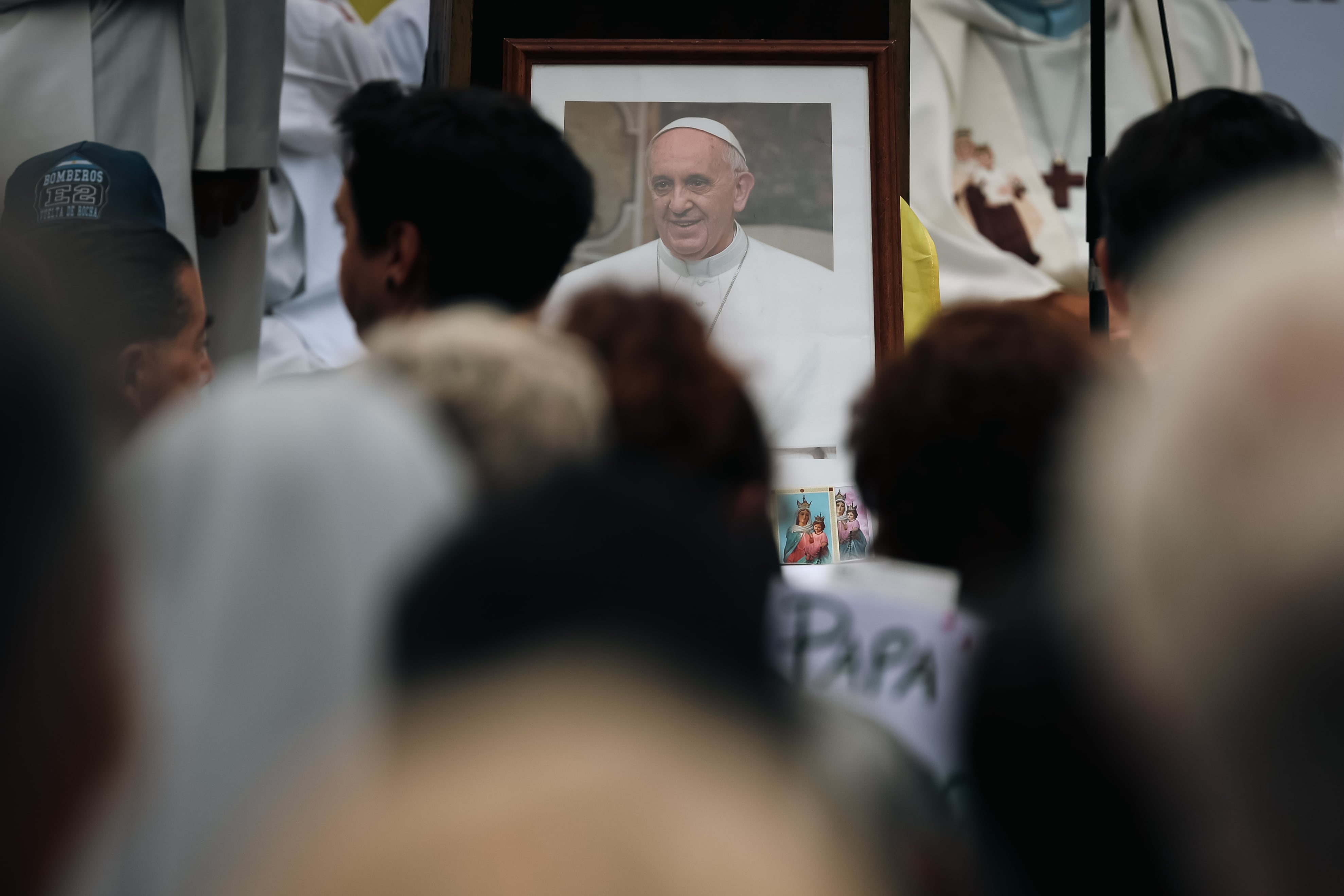 Buenos Aires se congrega para rezar por la salud del Papa Francisco. EFE/ Juan Ignacio Roncoroni