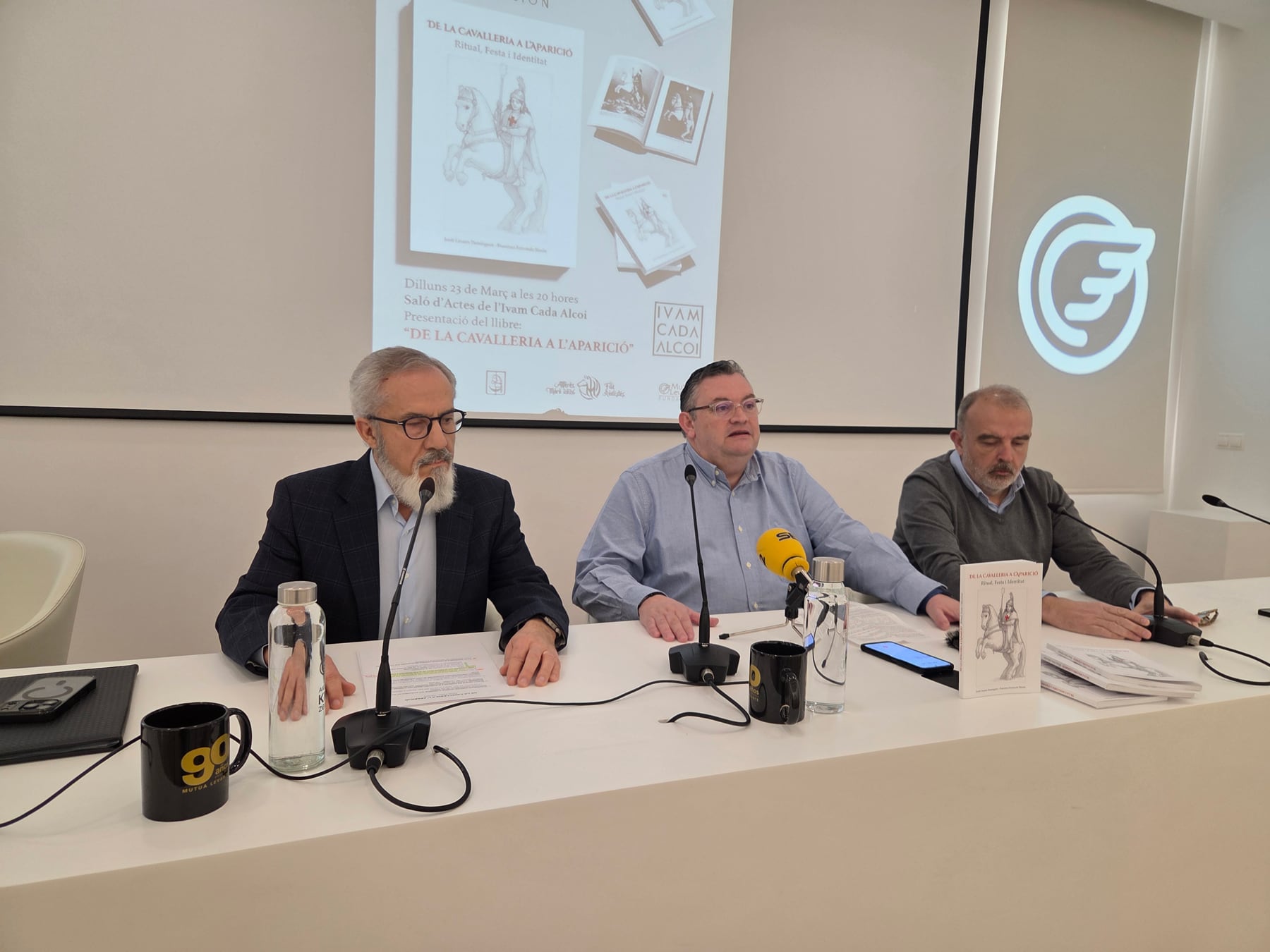 Un instante de la presentación del libro a los medios de comunicación en la sede de Fundación Mutua Levante