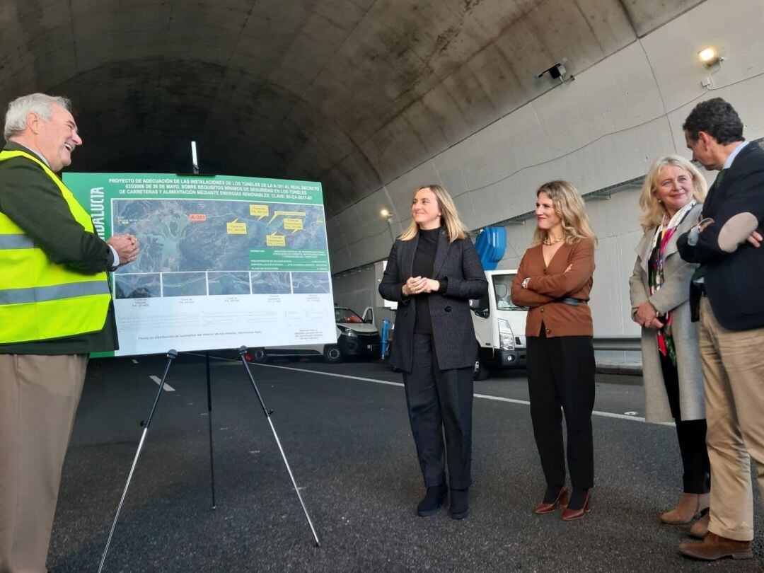 Visita de la consejera Marifrán Carazo a las obras que e están ejecutando en esta vía