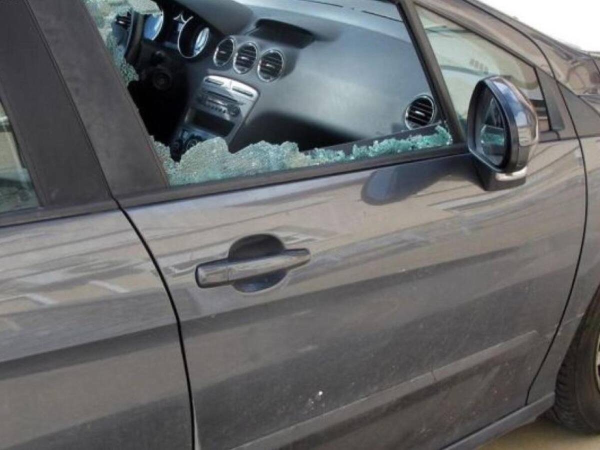 La policía local pilla infraganti a un menor cuando robaba en un vehículo en Flores del Sil