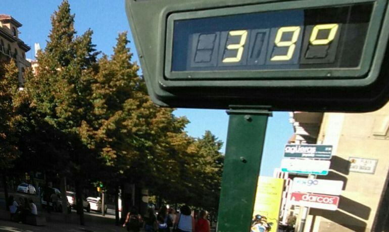 En la plaza Aragón de Zaragoza no hay quien se pare